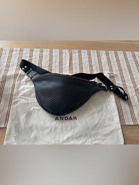 ANDAR Leather Tatum